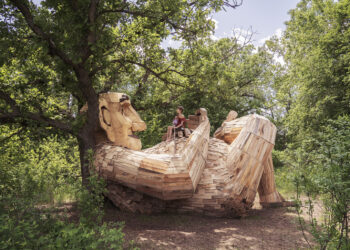 A giant troll is coming to Tosa