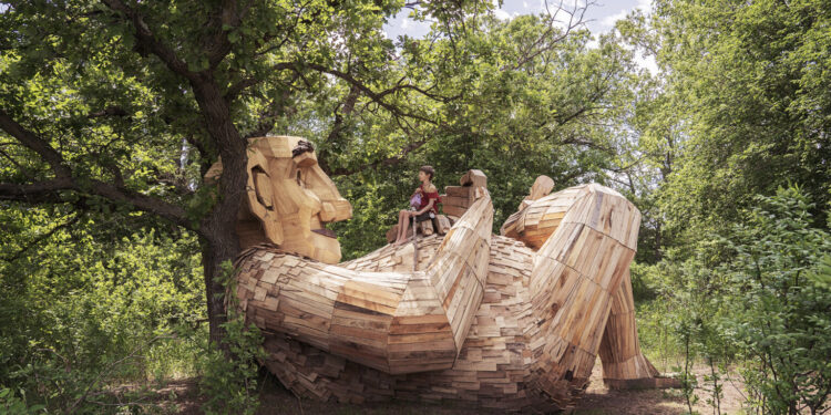 A giant troll is coming to Tosa
