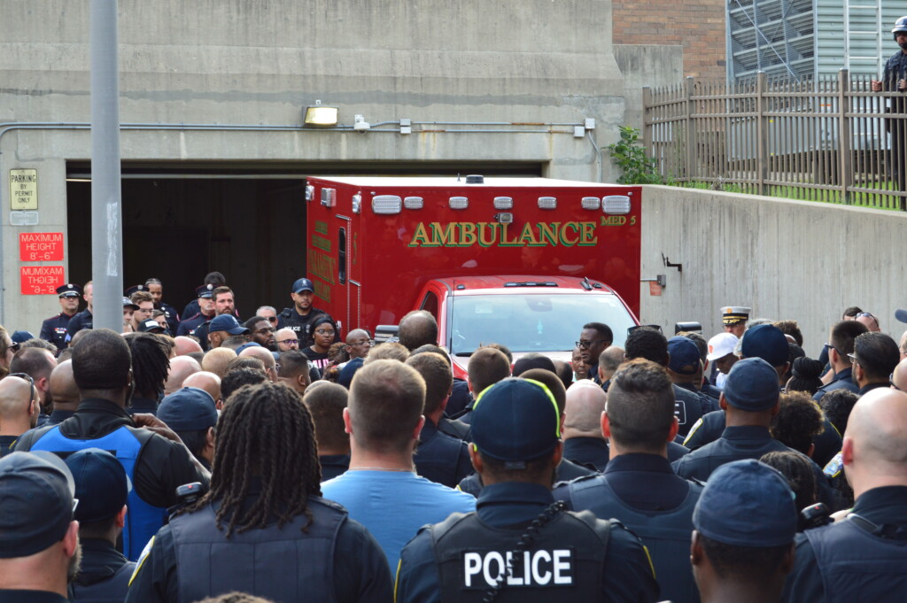 Milwaukee police officer dies from injuries after ambush attack - WTMJ