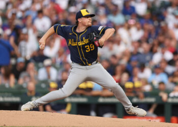 Suzuki’s Three-Run Blast the Difference as Brewers Fall 5-3 to Start Series at Wrigley Field