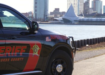 A motorcycle crash on the Hoan Bridge leaves 1 dead