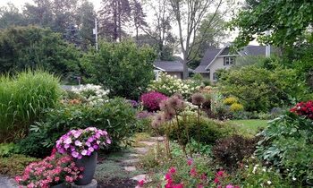 A Way to See Beautiful Gardens in Cedarburg