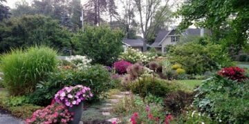 A Way to See Beautiful Gardens in Cedarburg