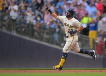 Brewers Score Five in First, Never Look Back in 9-1 Win to Begin Series Against Dodgers
