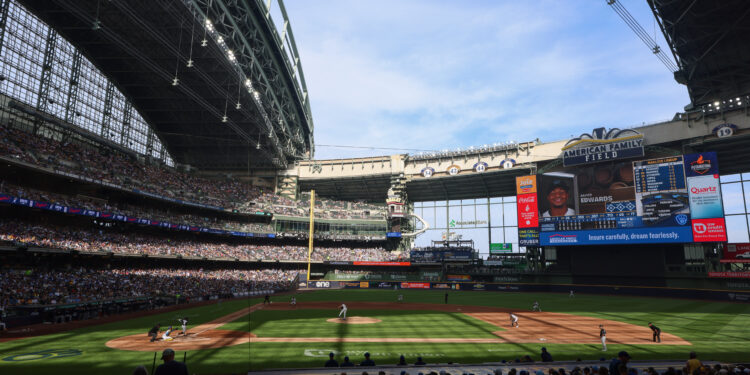 Keon Broxton Wins Brewers Alumni Home Run Derby Celebrating 25 Years of American Family Field