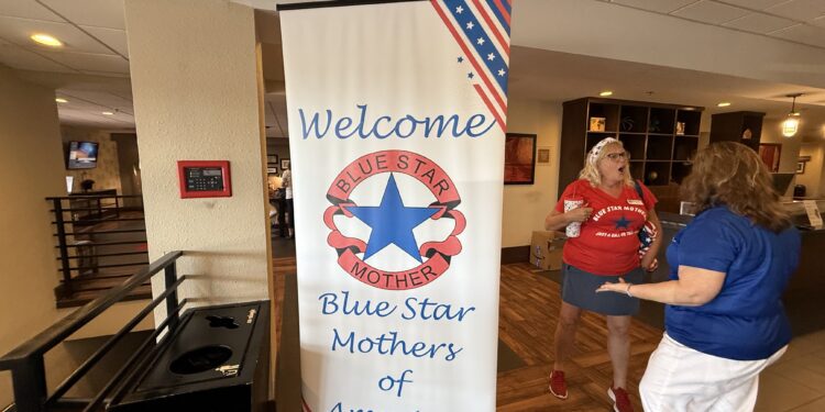 Military moms from across the U.S. unite in Milwaukee for support and service