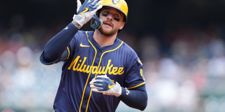 Brewers rally past Mets 7-4 for 8th straight win.