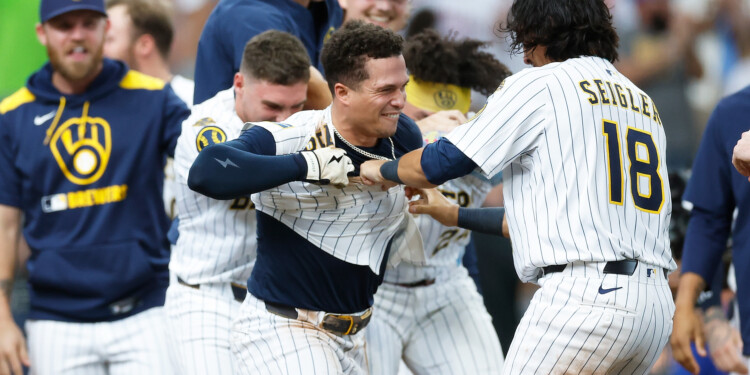 Collins homers off Diaz in the 9th inning to give MLB-best Brewers a 7-6 walk-off win over Mets