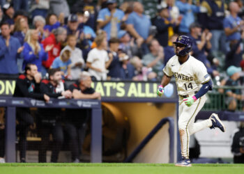 Brewers Go Up 6-0, Hang On for 7-5 Win to Begin Four-Game Set Against Diamondbacks