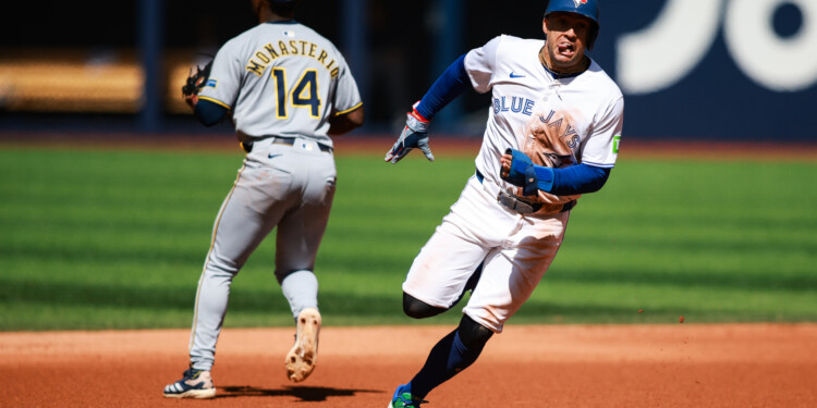 Straw and Lukes each drive in 2 as Blue Jays avoid sweep, beat ML-leading Brewers 8-4
