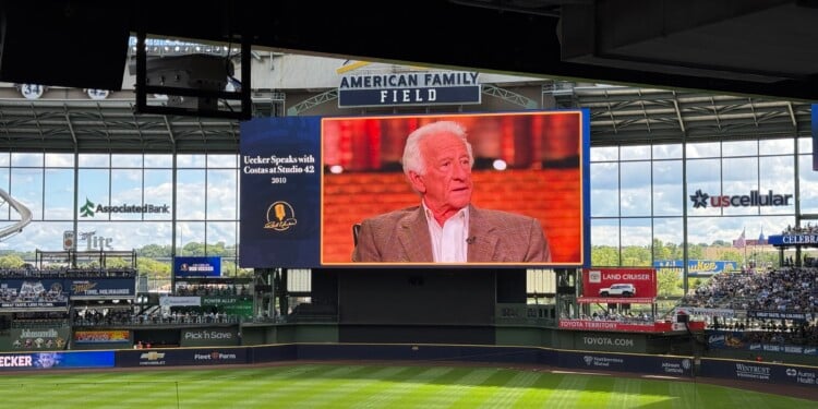 Brewers honor Bob Uecker with celebration at American Family Field