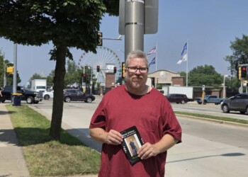 Longtime beer vendor at American Family Field launches bid in Wisconsin governor’s race