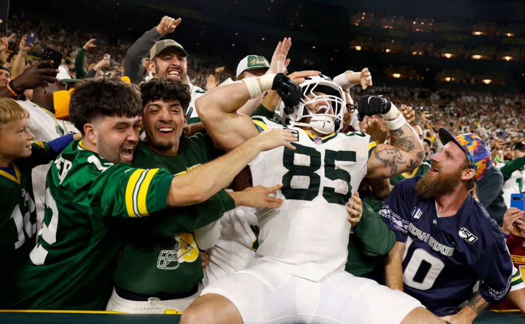 Tight end Tucker Kraft extends contract with Green Bay Packers