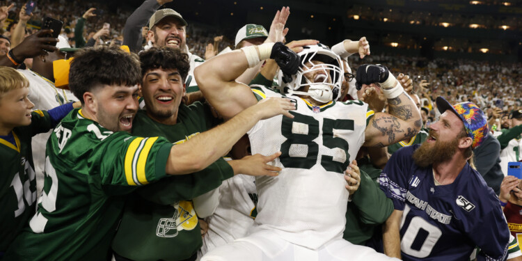 Packers look strong in 27-18 victory over Commanders