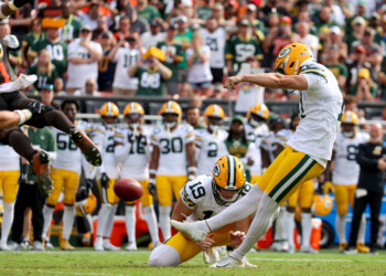 Andre Szmyt’s 55-yard field goal as time expires rallies Browns to 13-10 victory over Packers