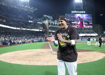 In Opener of Potential Playoff Preview, Padres Walk-Off Brewers 5-4 in 11 Innings