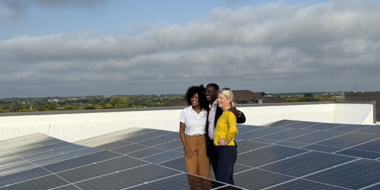 Milwaukee County unveils new solar panels at Coggs building