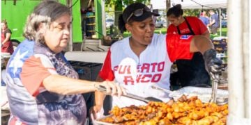 2 ladies serving up delicious Puerto Rican food