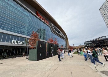 Bucks open practice gives first look at season ahead
