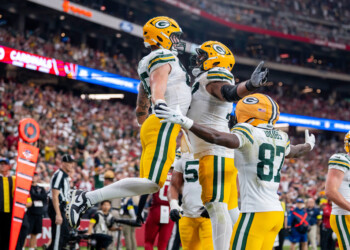 Josh Jacobs runs for 2 TDs, Micah Parsons has 3 sacks as Packers rally past Cardinals 27-23