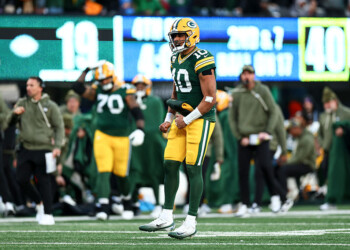 Jordan Love throws 2 TD passes as Packers beat Giants 27-20 to end their skid