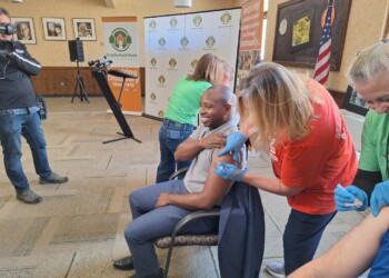 Milwaukee officials encourage residents to get vaccinated against flu and COVID-19