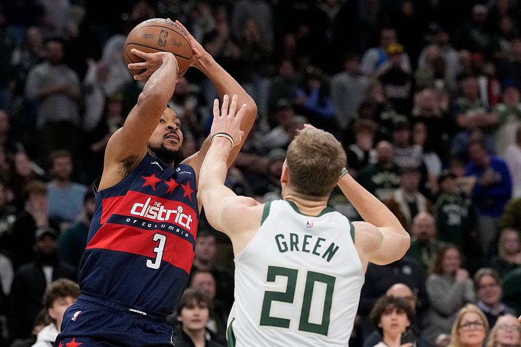 Wizards Steal a Win Over Bucks in Milwaukee on New Year’s Eve in Final Minute, 114-113