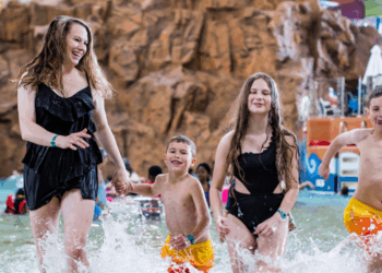 Family in the Kalahari wave pool (photo: Travel Wisconsin)