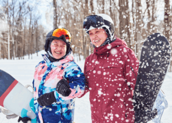 Friends walk together with snowboards at Granite Peak in Wausau (Photo: Travel Wisconsin)