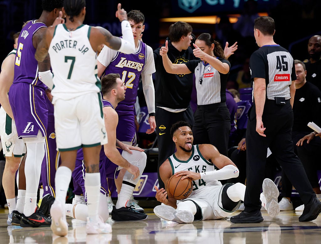 Giannis’ Clutch Defensive Plays Finish Off Nail-Biting 105-101 Victory for Bucks Over Lakers in Los Angeles
