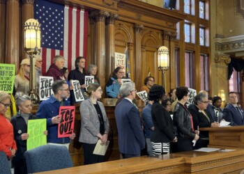 ICE OUT MILWAUKEE-MILWAUKEE CITY HALL--- NAZIR SPENCER