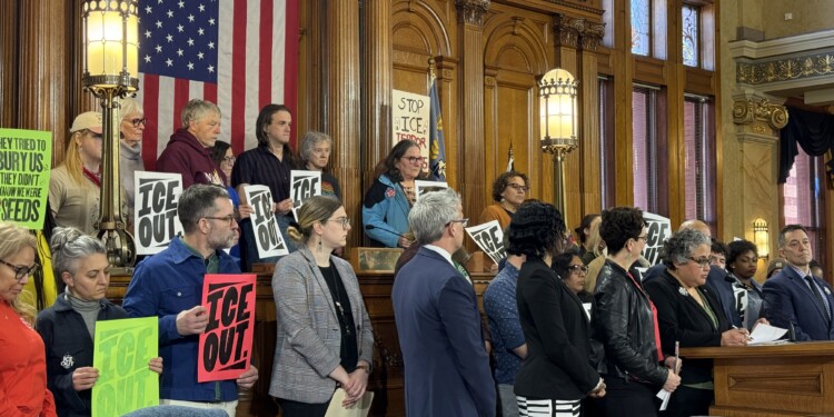 ICE OUT MILWAUKEE-MILWAUKEE CITY HALL--- NAZIR SPENCER