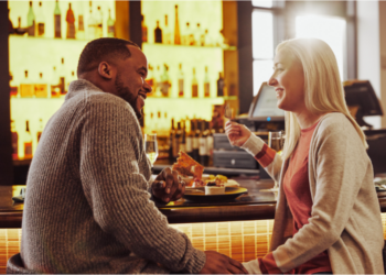 Couple enjoys dinner at Lodge Kohler in Green Bay (Photo: Travel Wisconsin)