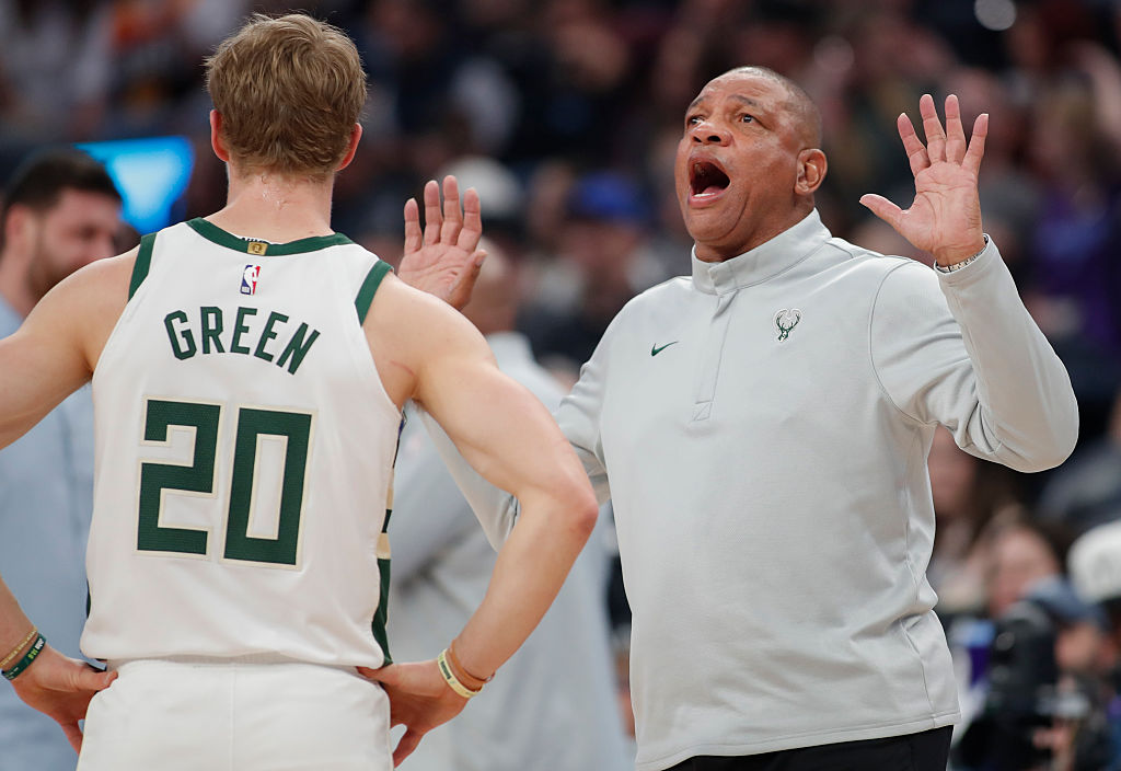 Jazz crush Bucks 128-96 to snap 4-game losing streak