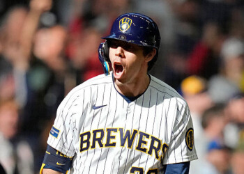 Christian Yelich’s three-run homer caps off comeback 9-7 win as Brewers sweep White Sox