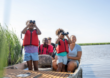 055 Family Goes On A Bird Watching Guided Boat Tour Of The Horicon Marsh In Horicon