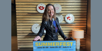 Sandy Maxx takes the podium at the 2026 Summerfest Preview Event (Photo: Elisabeth Montemurro)