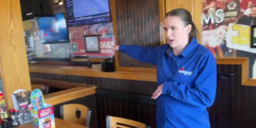 Applebee's worker