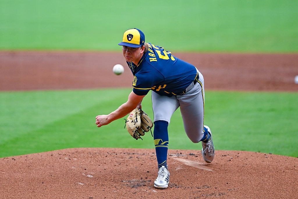 Ozzie Albies hits 2 homers, including walk-off shot in 9th, to lift Braves  past Brewers 4-3 - WTMJ