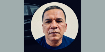 screenshot of the driver’s Lyft profile, which lists him as “Julian Daza” driving a black Honda HR-V.