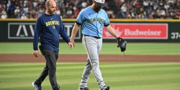 Del Castillo hits 3-run homer to lift Diamondbacks past Brewers 4-3