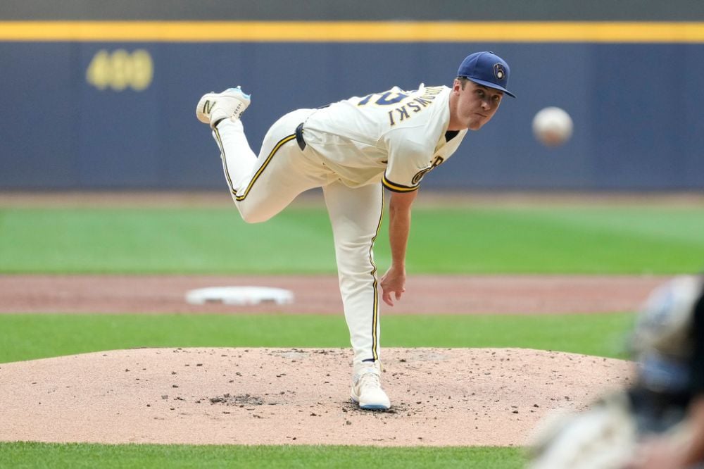 The Mets and Brewers facing off in an intense game