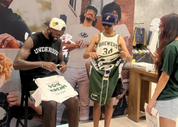 Bobby Portis Jr. hosts a pop-up event to thank fans in Milwaukee.