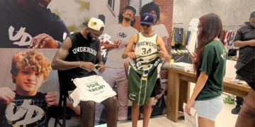 Bobby Portis Jr. hosts a pop-up event to thank fans in Milwaukee.