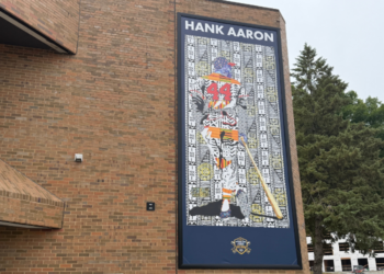 Hank Aaron Mural outside the Clinton Rose Senior Center in Milwaukee (Photo: Alex Mazurek)