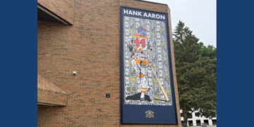 Hank Aaron Mural outside the Clinton Rose Senior Center in Milwaukee (Photo: Alex Mazurek)