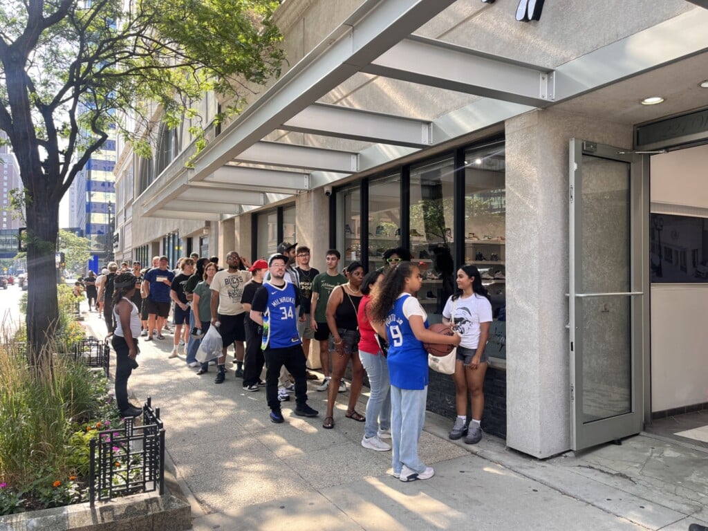 People waiting in line to meet Bobby Portis Jr.