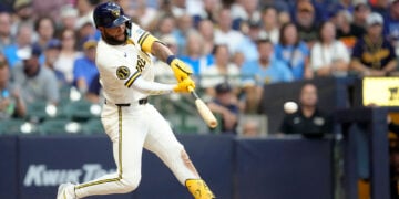 Jackson Chourio hits home run at American Family Field.