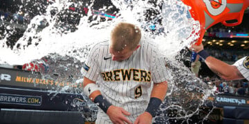 Jake Bauers walks it off in the 10th, Brewers win 4-3