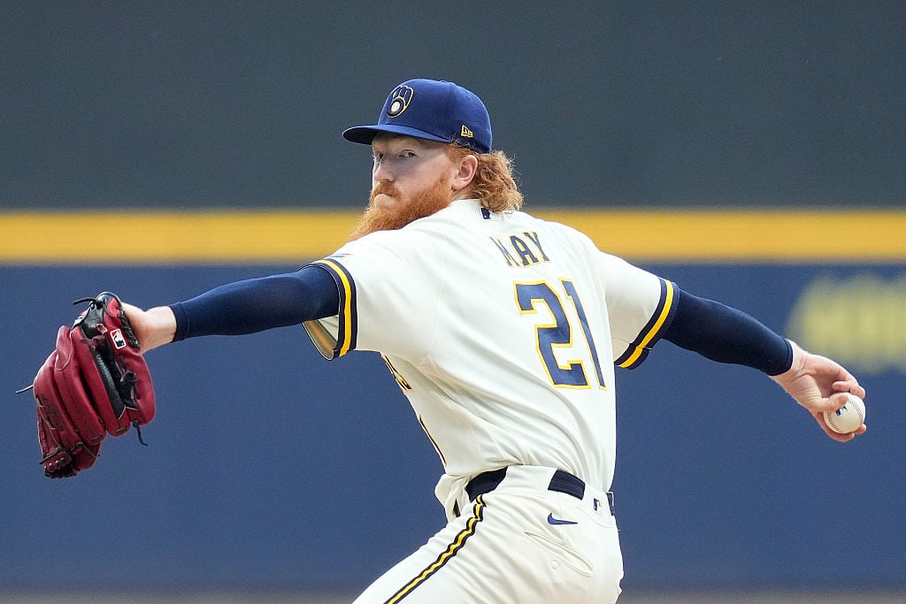 Mariners score 7 in first two innings, hang on to even series against Brewers with 7-5 victory